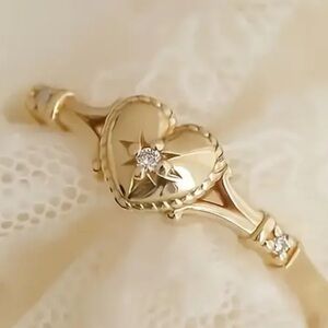 Elegant Gold Heart ring